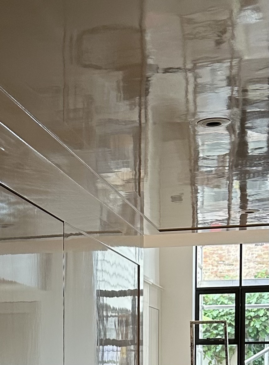 High gloss lacquer ceiling finish